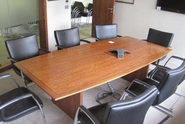 used walnut veneer 8 seater meeting table berks hants 