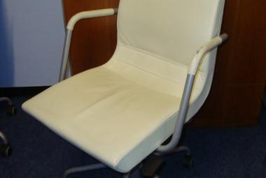 Kinnarps High Back operator chair with arms, gas lift, recline in Cream Leather 