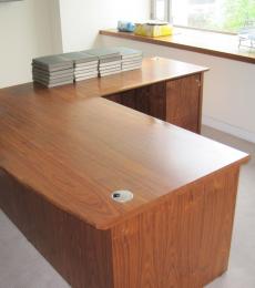 walnut veneer executive desk with inlay reading newbury berkshire 