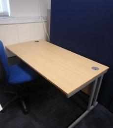 1.4m cantilever office desk beech oxford newbury