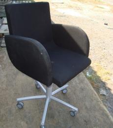 fully upholstered kinnarps meeting visitor swivel chair 